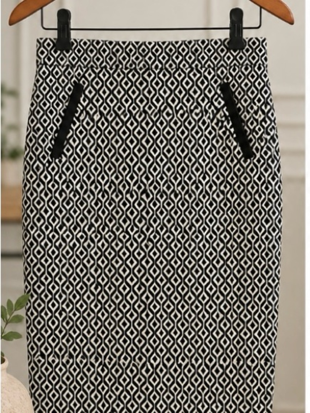 Mosaic & Co Black & Ivory Geometric Print Skirt Size M
